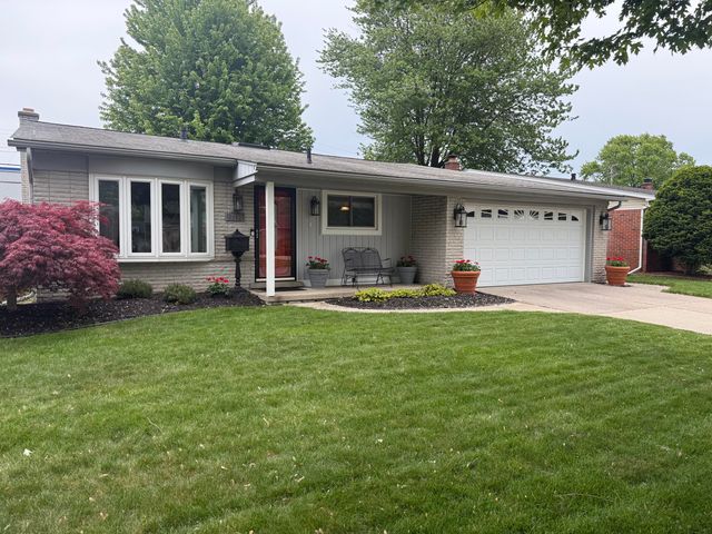 11109 S Maplelawn Avenue, Taylor, MI 48180