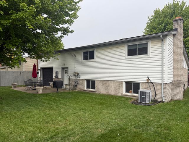 11109 S Maplelawn Avenue, Taylor, MI 48180
