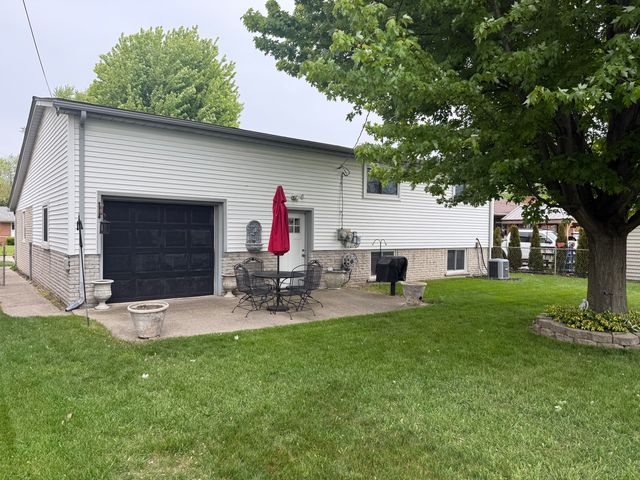 11109 S Maplelawn Avenue, Taylor, MI 48180