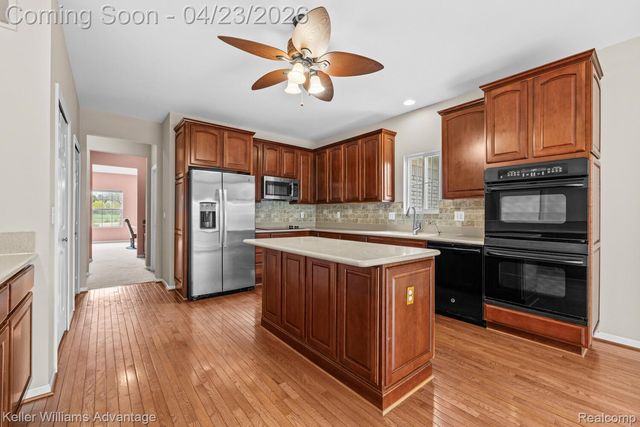 4100 Norwich Court, Oakland Charter Township, MI 48306