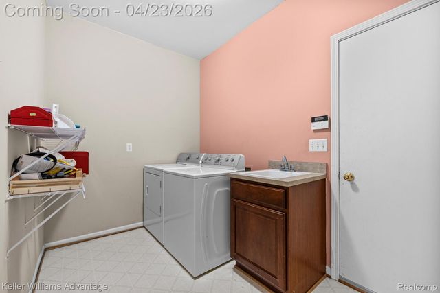 4100 Norwich Court, Oakland Charter Township, MI 48306