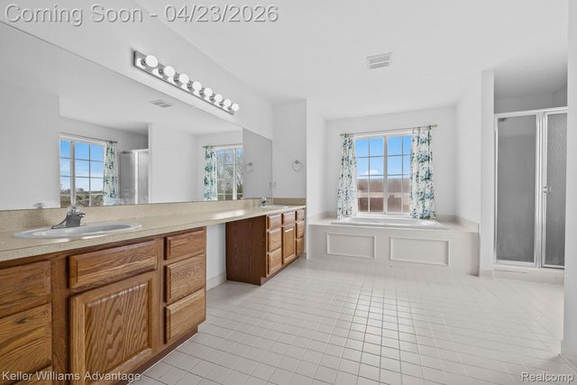 4100 Norwich Court, Oakland Charter Township, MI 48306