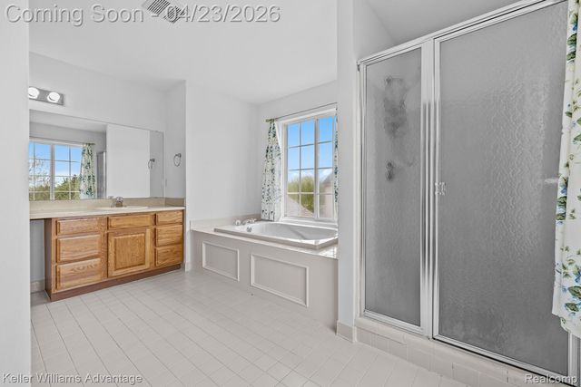4100 Norwich Court, Oakland Charter Township, MI 48306