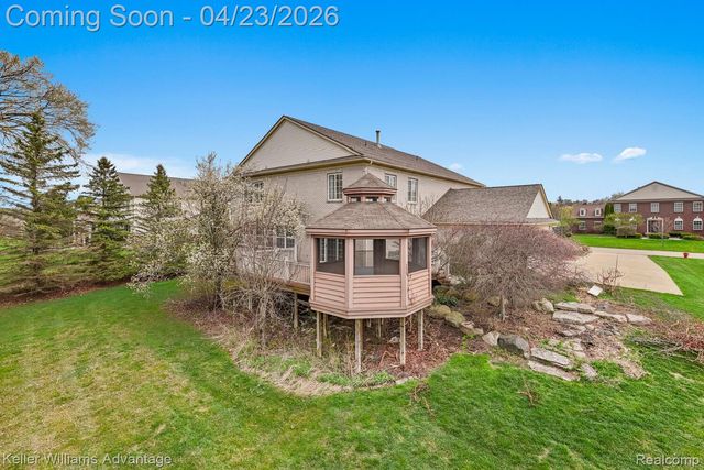 4100 Norwich Court, Oakland Charter Township, MI 48306