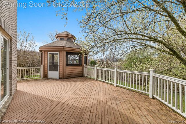 4100 Norwich Court, Oakland Charter Township, MI 48306