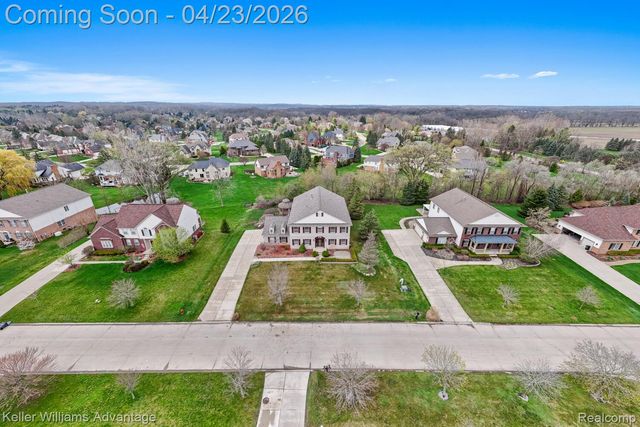 4100 Norwich Court, Oakland Charter Township, MI 48306