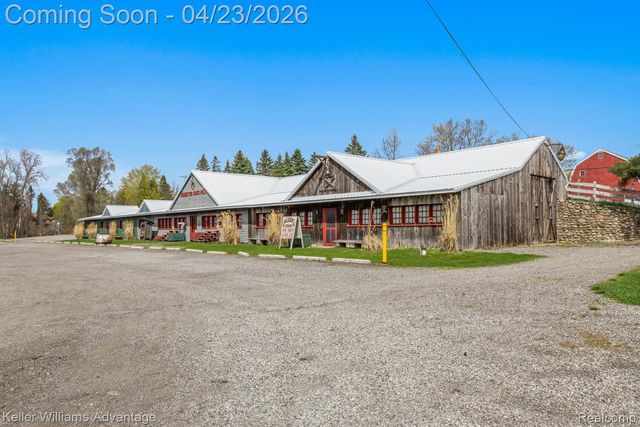 4100 Norwich Court, Oakland Charter Township, MI 48306