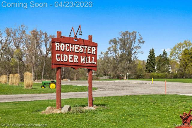 4100 Norwich Court, Oakland Charter Township, MI 48306