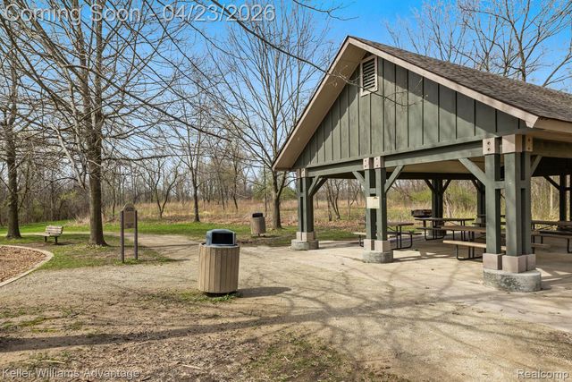 4100 Norwich Court, Oakland Charter Township, MI 48306