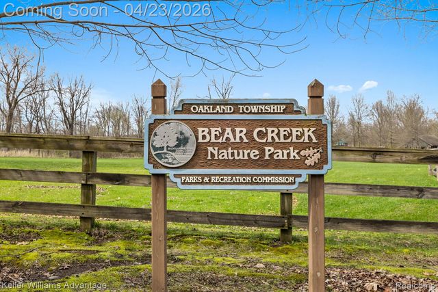 4100 Norwich Court, Oakland Charter Township, MI 48306