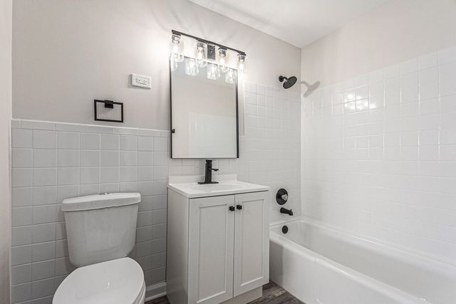 1320B Lore Lane 208, Lombard, IL 60148