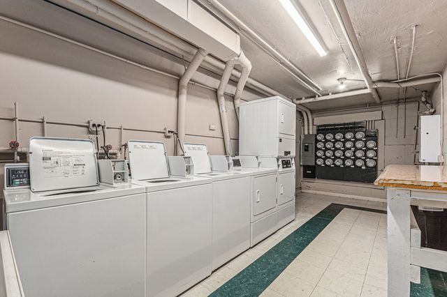 1320B Lore Lane 208, Lombard, IL 60148