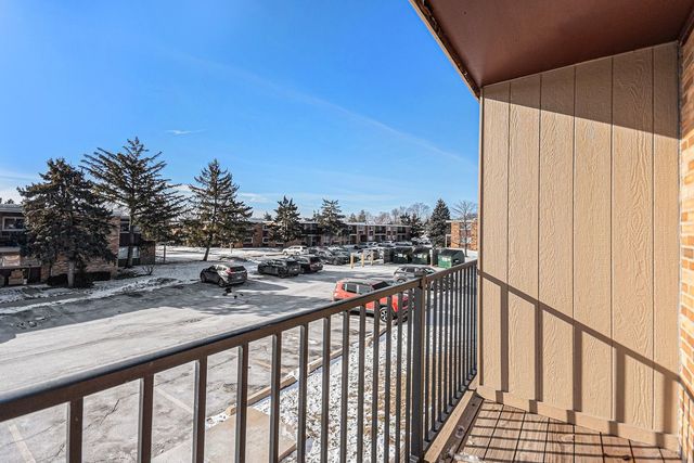 1320B Lore Lane 208, Lombard, IL 60148