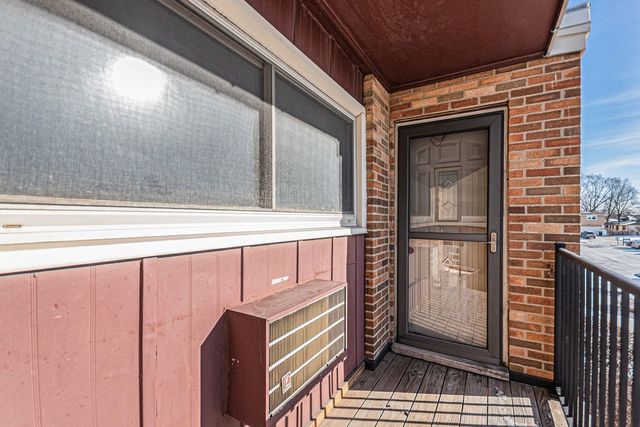 1320B Lore Lane 208, Lombard, IL 60148