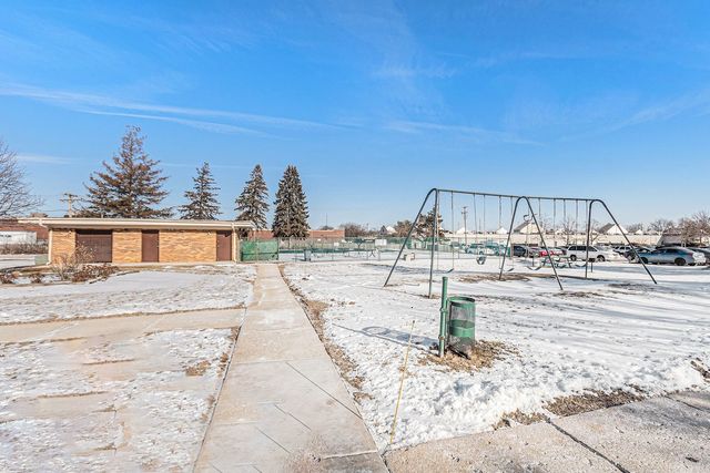 1320B Lore Lane 208, Lombard, IL 60148