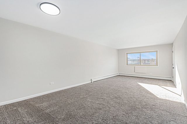 1320B Lore Lane 208, Lombard, IL 60148