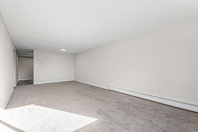 1320B Lore Lane 208, Lombard, IL 60148