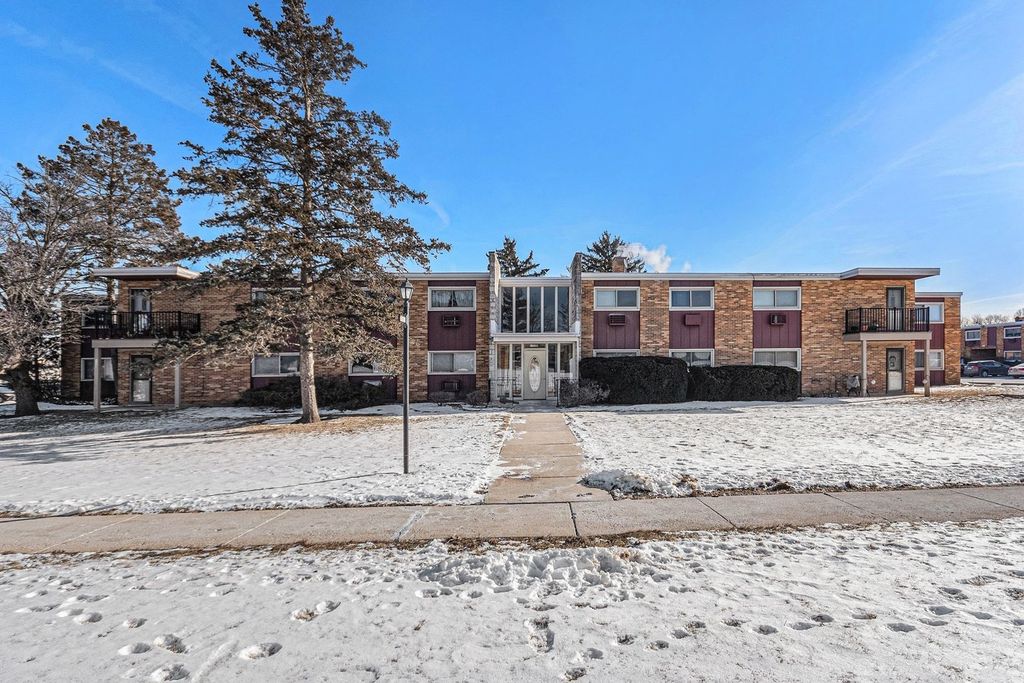 1320B Lore Lane 208, Lombard, IL 60148