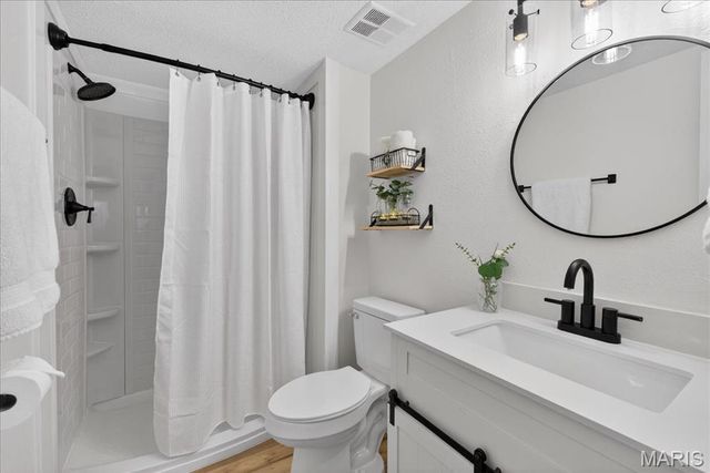 1400 Heritage Landing 203, St Charles, MO 63303