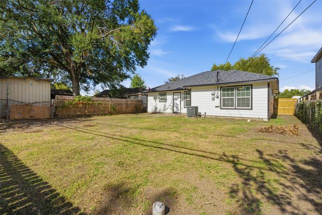 111 Calvin Street, Pasadena, TX 77506