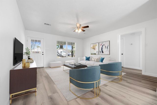 111 Calvin Street, Pasadena, TX 77506