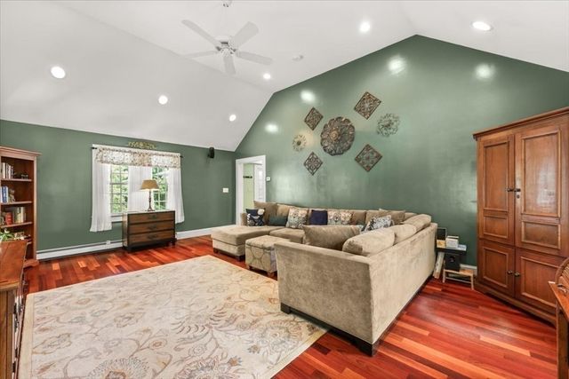 75 Center St, Pembroke, MA 02359