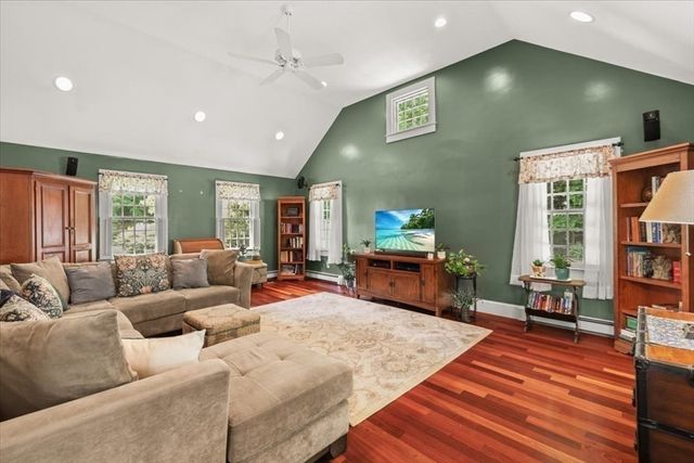 75 Center St, Pembroke, MA 02359