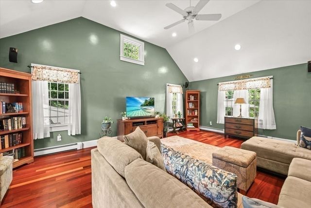 75 Center St, Pembroke, MA 02359