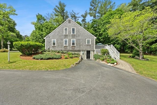 75 Center St, Pembroke, MA 02359