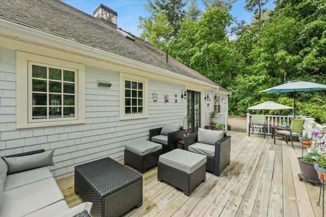 75 Center St, Pembroke, MA 02359