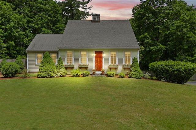 75 Center St, Pembroke, MA 02359