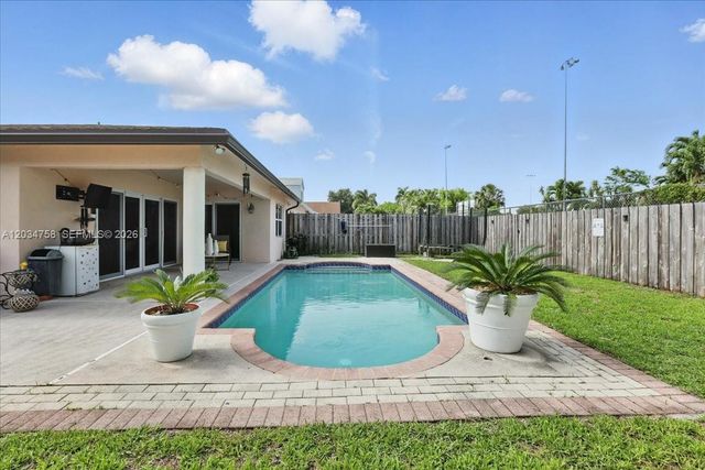 5874 SW 97th Ter, Cooper City, FL 33328