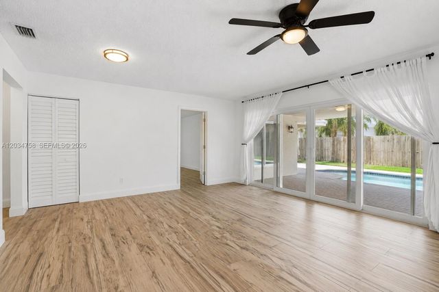 5874 SW 97th Ter, Cooper City, FL 33328