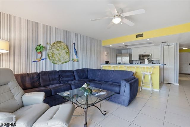 460 Fox Haven DR 1206, Naples, FL 34104