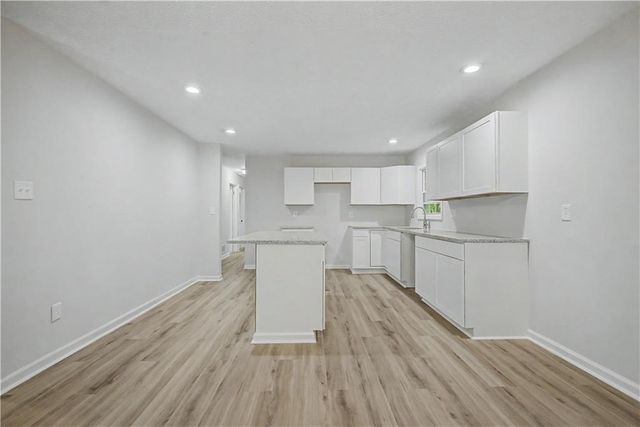 556 Roxbury Drive, Riverdale, GA 30274