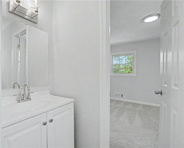 556 Roxbury Drive, Riverdale, GA 30274