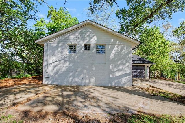 556 Roxbury Drive, Riverdale, GA 30274