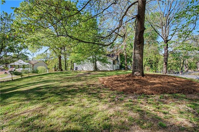 556 Roxbury Drive, Riverdale, GA 30274