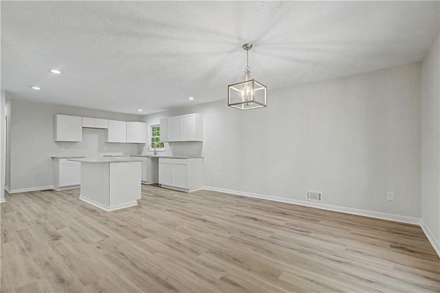 556 Roxbury Drive, Riverdale, GA 30274