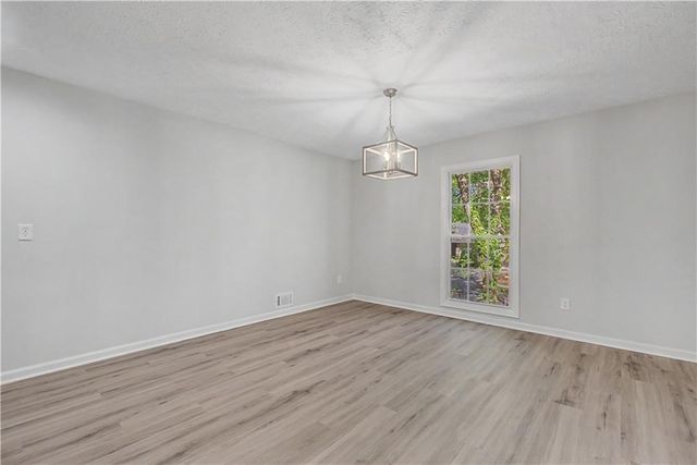 556 Roxbury Drive, Riverdale, GA 30274