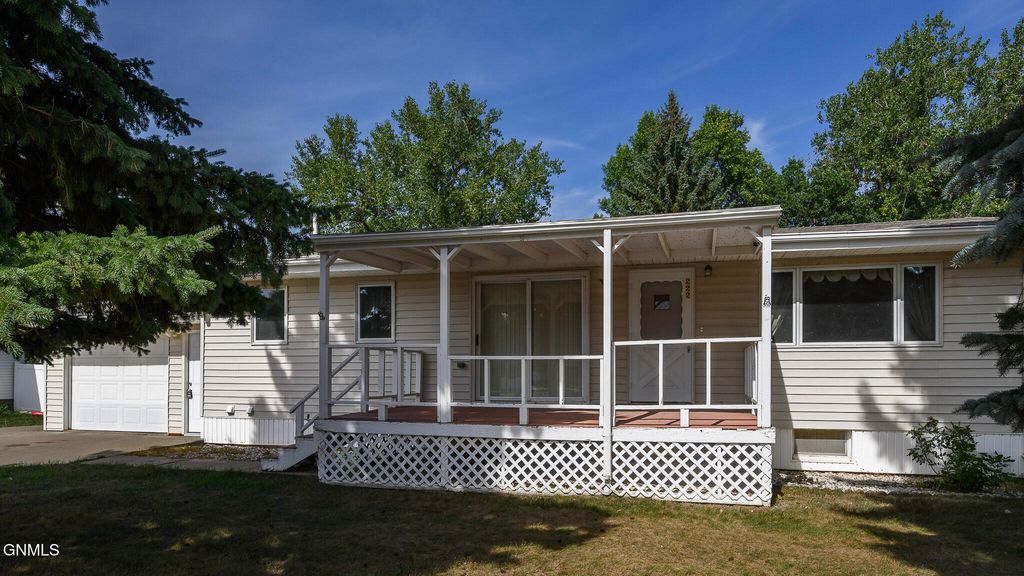 222 Main Street E, Center, ND 58530 photo 4