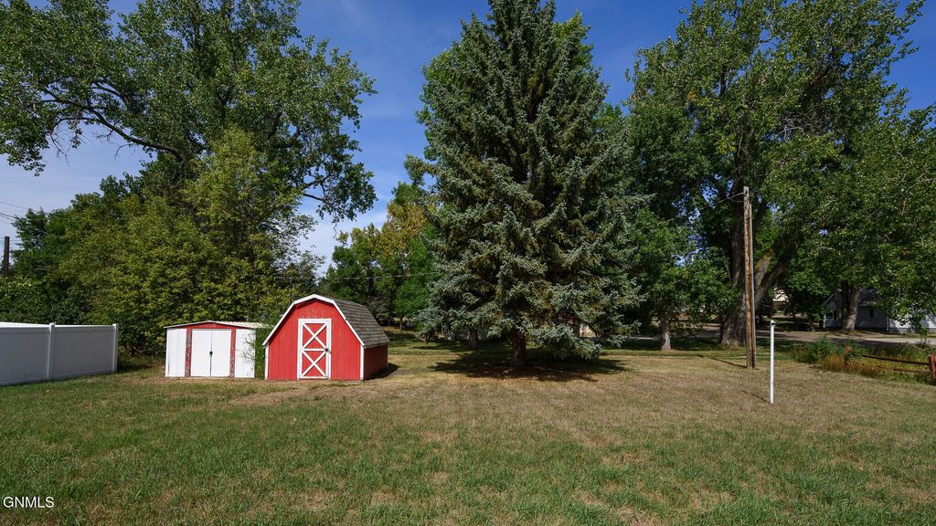 222 Main Street E, Center, ND 58530 photo 5