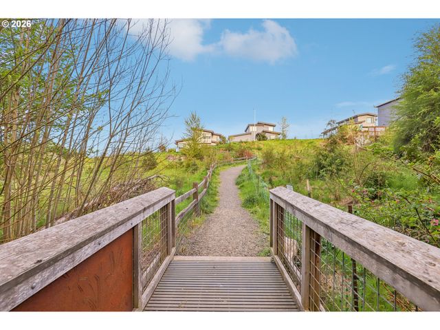 2723 Sw TEXAS St, Portland, OR 97219