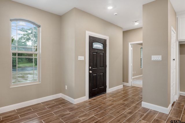 1720 Outer Dr, Tyler, TX 75701