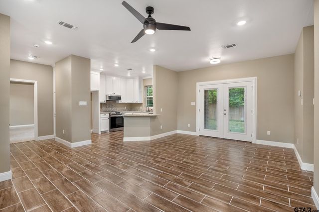 1720 Outer Dr, Tyler, TX 75701