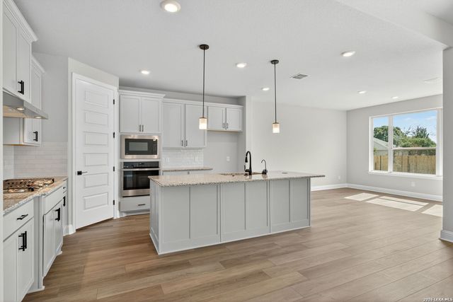 221 Janice, Castroville, TX 78009