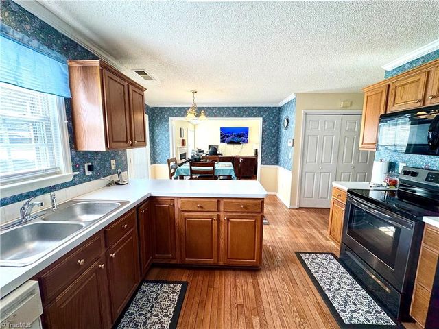 105 Mary Dee Court, Winston-salem, NC 27127