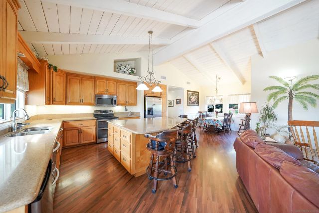 2720 Mason Way, Vista, CA 92084