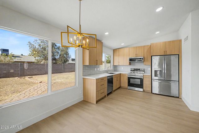 10826 W MONTECITO Avenue, Phoenix, AZ 85037