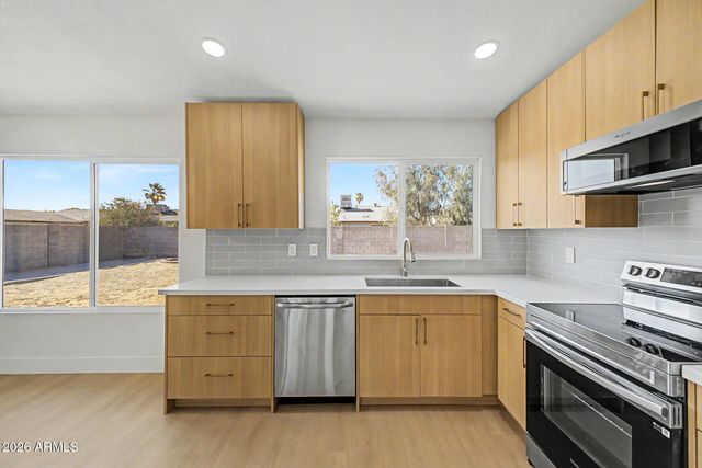 10826 W MONTECITO Avenue, Phoenix, AZ 85037